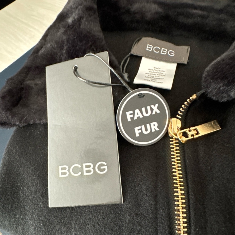 BCBG Women's‎ One Size Faux Fur Collar Felted Full Zip Poncho Black NWT - Picture 13 of 13